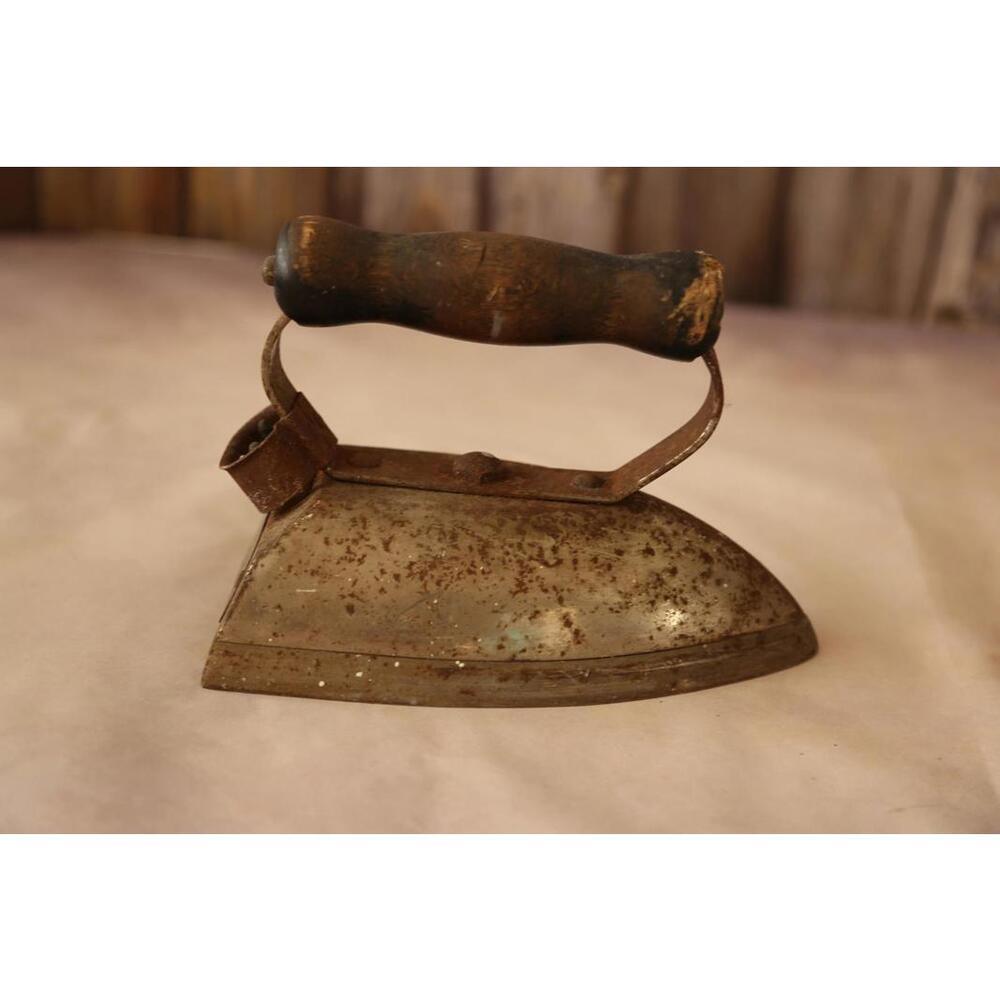 Vintage Lady Dover Iron: Rustic Home Decor, Heavy Press (6.9 lb)
